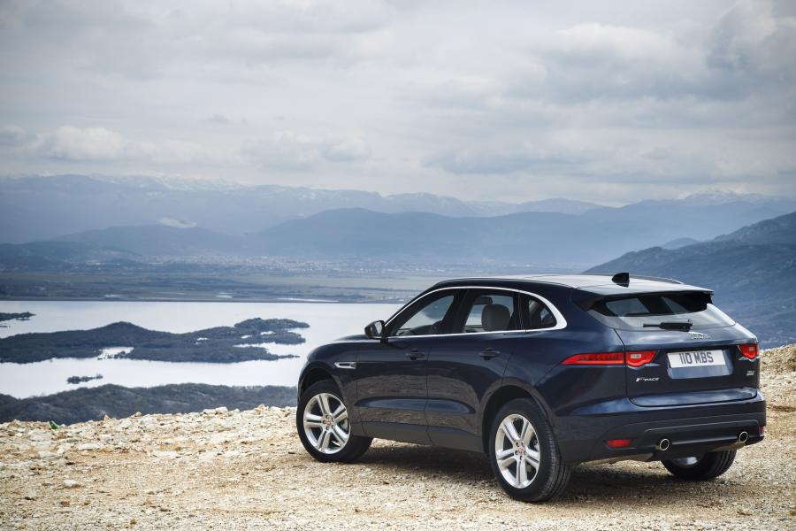  Jaguar F-Pace Portfolio 2016 года  (фото 15 из 31)